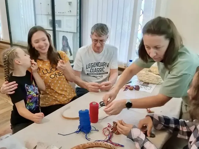 i (12)
