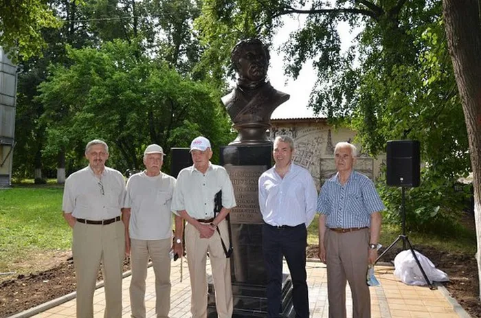 Памятник И.А.Двигубскому