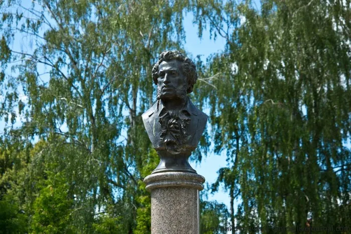 Памятник Пушкину